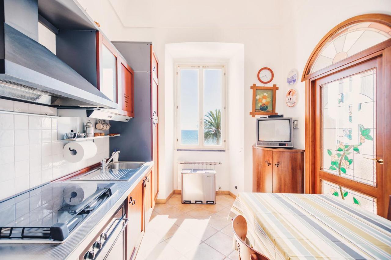 Appartamento Fronte Mare A Ospedaletti By Wonderful Italy Zewnętrze zdjęcie
