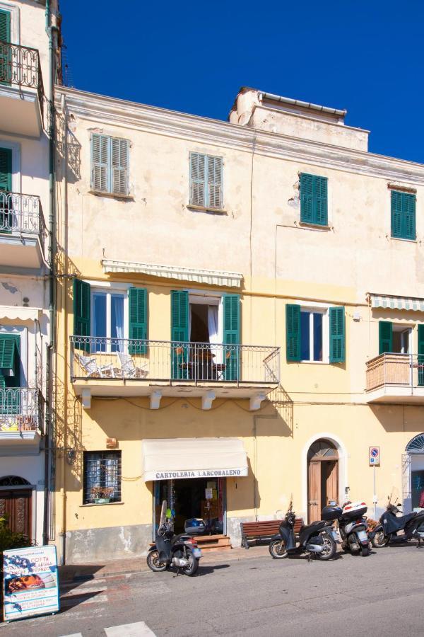 Appartamento Fronte Mare A Ospedaletti By Wonderful Italy Zewnętrze zdjęcie
